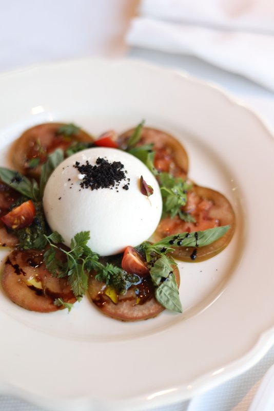Carpaccio tomates ananas burrata